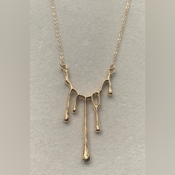 💛 Golden Lava Droplet Pendant Necklace - Picture 5 of 10